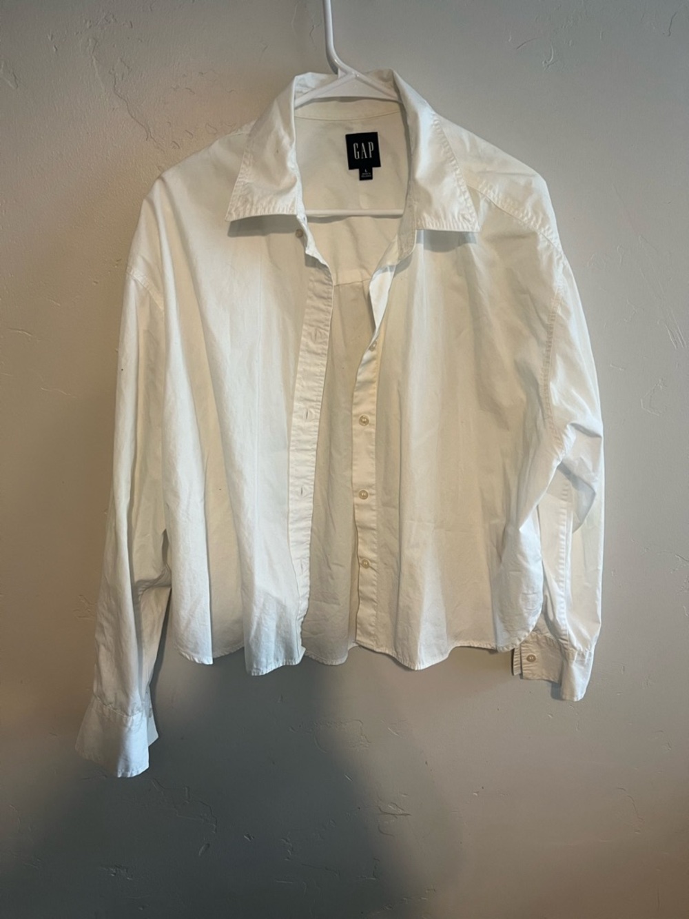 GAP Cropped White Button-Up Shirt